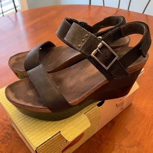 Naot Alpha black wedge